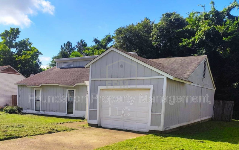 Memphis House: 3373 Dawnridge Drive