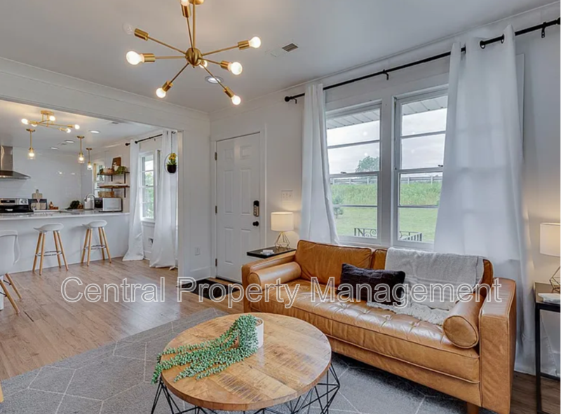 Travelers Rest House: 1126 N Hwy 25