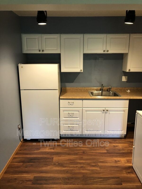 Roseville Condo: 3153 Old Highway 8