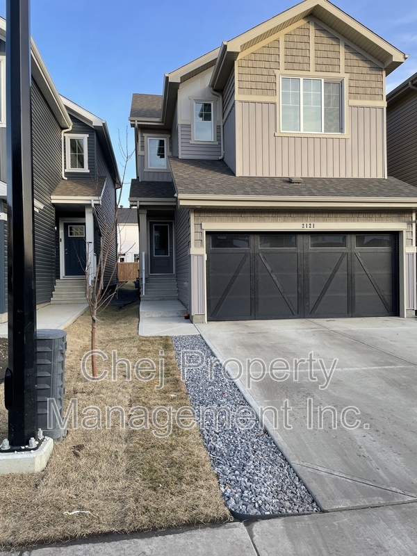 Edmonton House: 2121 209a St NW