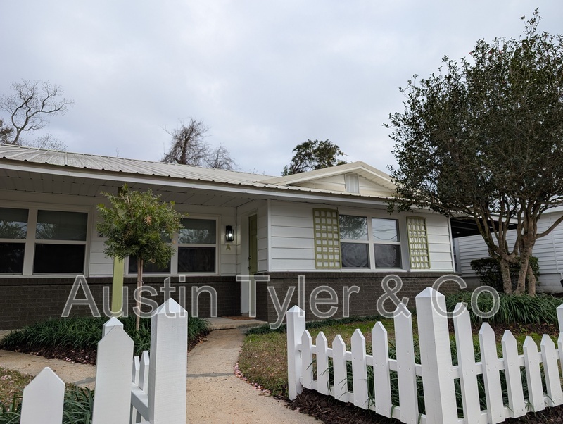 Marianna Condo: 2984A Hospital Drive South (formerly Smith Street)