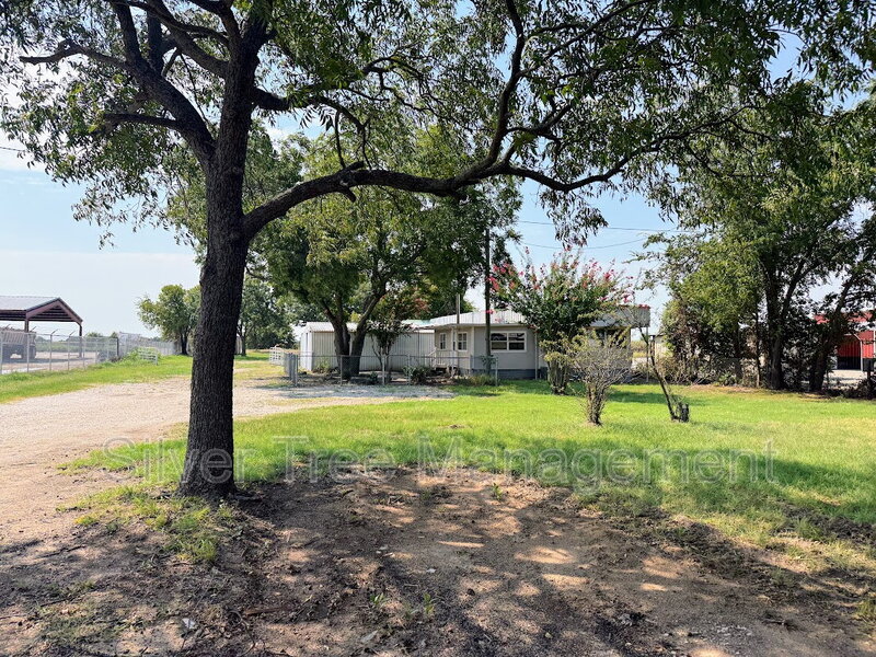 Bridgeport House: 106 Private Road 3210