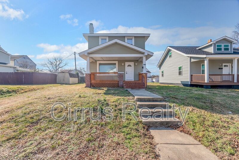 Newport News House: 35 Cedar Ave