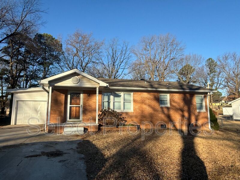 Jonesboro House: 2303 Circle