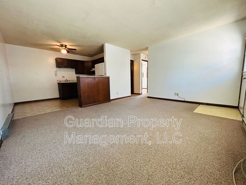 Maryville House: 1145 N College Dr