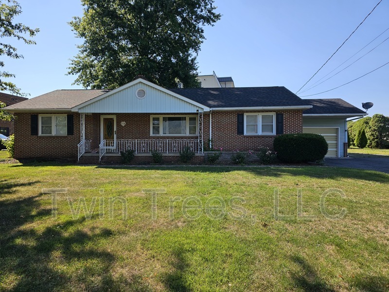 Mount Jackson House: 115 Shenell Dr