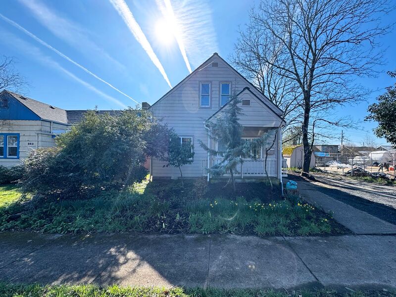 Eugene House: 950 Clark Street