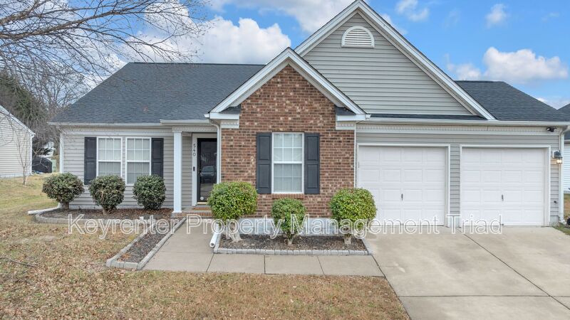 Kernersville House: 540 Lake Way