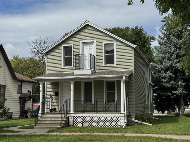 Green Bay Condo: 312 South Chestnut Avenue - Upper