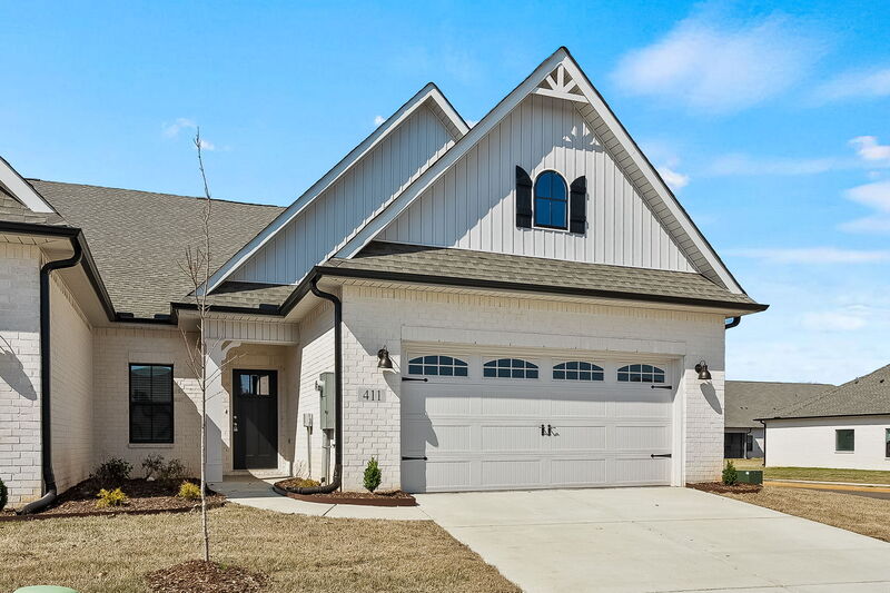 Huntsville House: 411 Raleigh Elm Drive SW