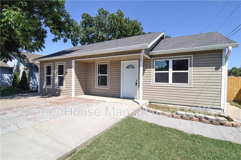 Rogers House: 117 E Veterans Pkwy