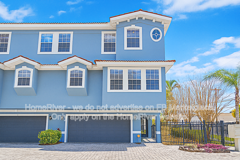 Tampa Townhome: 3111 W De Leon St