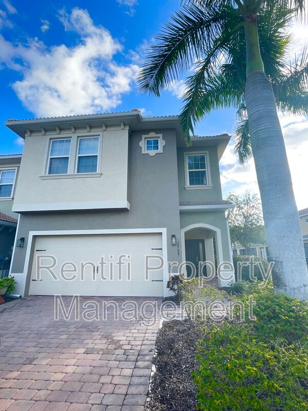 Fort Myers House: 3769 Tilbor Cir