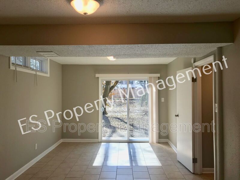 Great 3 Bedroom 1.5 Bathroom Home in Washington Township! - Photo 17