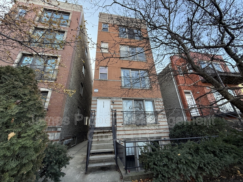 Chicago Condo: 2729 W Congress Pkwy - 4