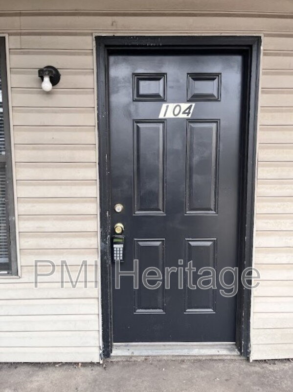 Springdale Condo: 809 E Huntsville Ave