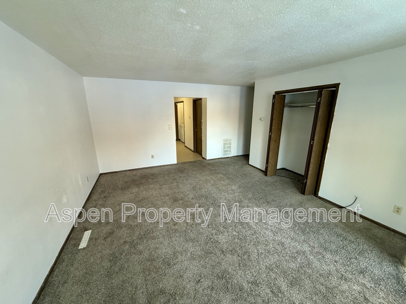 Burlington House: 2101 Division Street