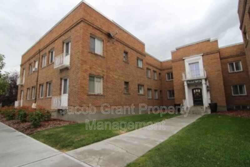 Idaho Falls House: 676 Memorial Dr
