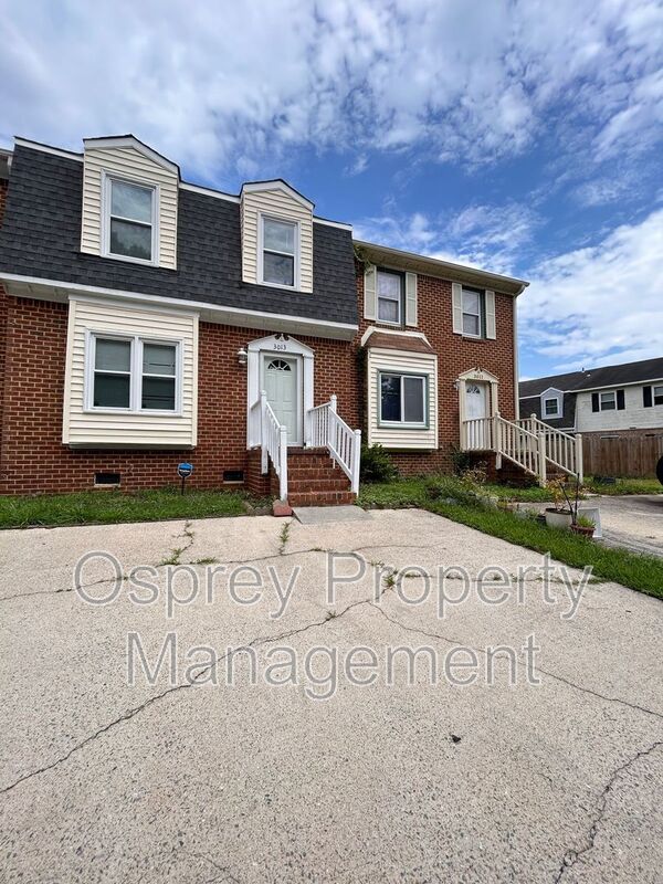 3-Bedroom Townhome with Spacious Backyard in the Heart of Chesapeake
