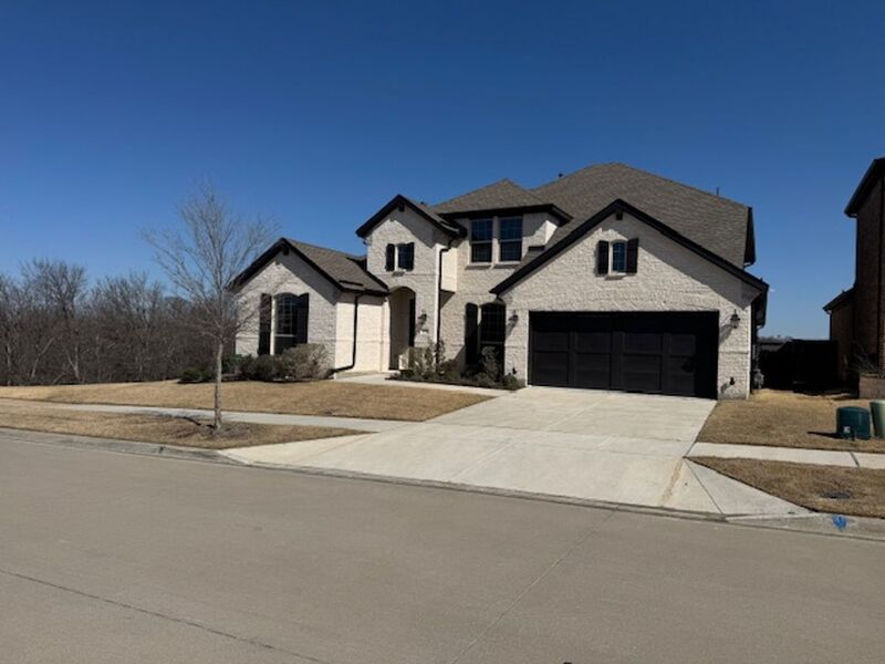 Aubrey House: 5212 Shadetree