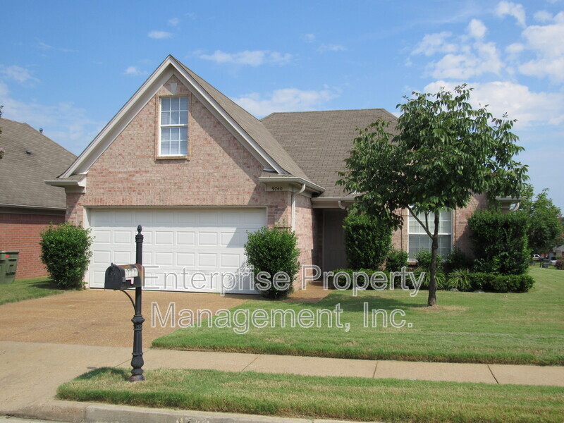 Arlington House: 9740 Riggin Dr