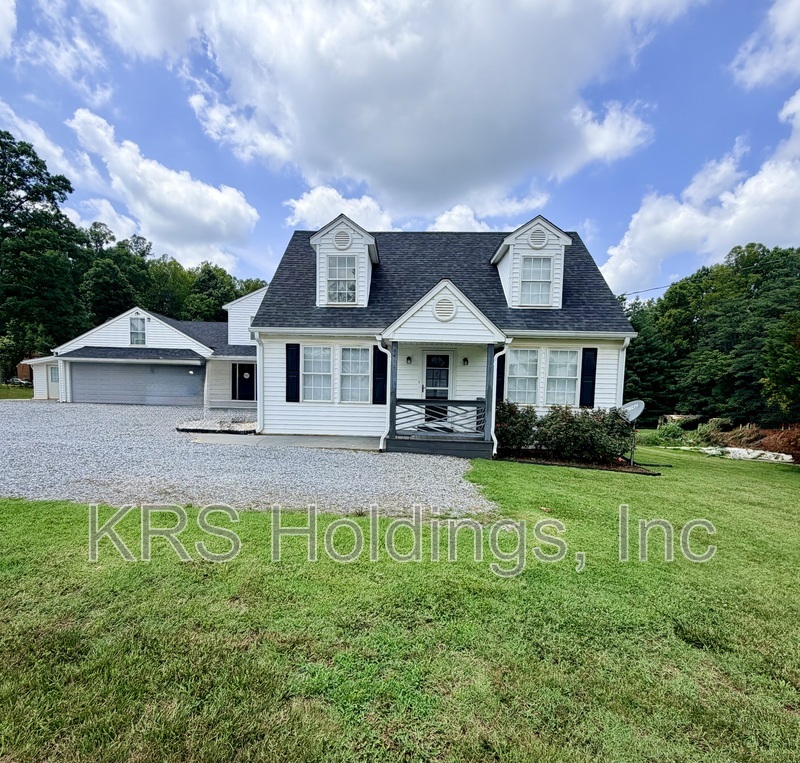Forest House: 3413 Thomas Jefferson Rd