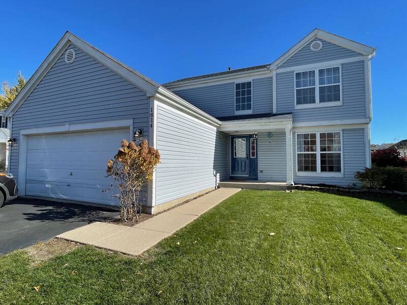 Carpentersville House: 1814 Van Dyke Ln