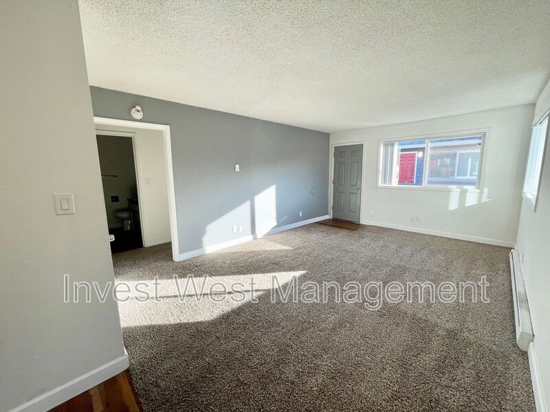 Longview Condo: 1940 33 Avenue