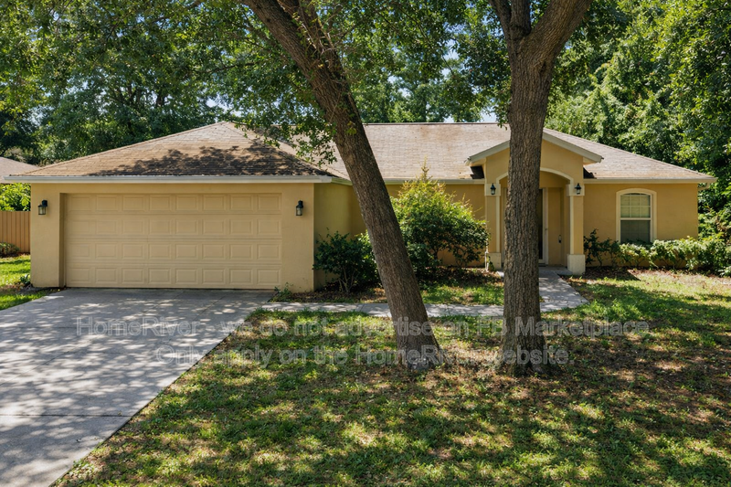 Summerfield House: 8890 SE 155th Pl