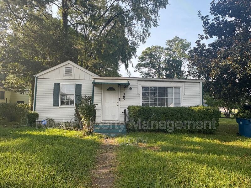 Midfield House: 205 Pinewood Ave