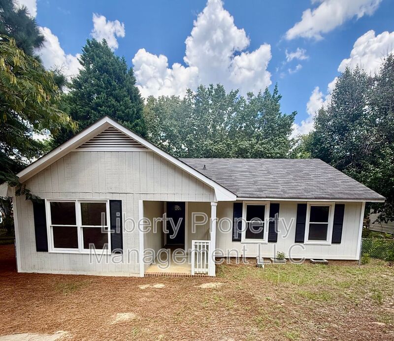 Fayetteville House: 512 Nottingham Drive