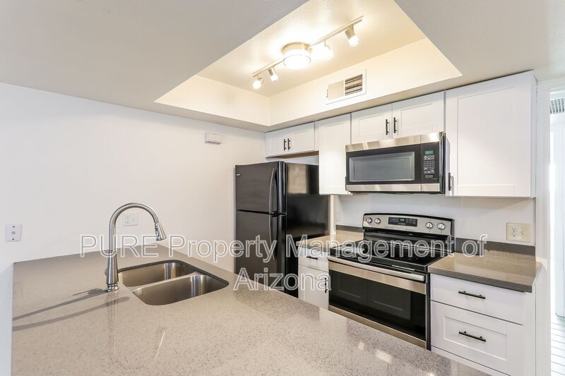 Phoenix Condo: 8842 N 8th St