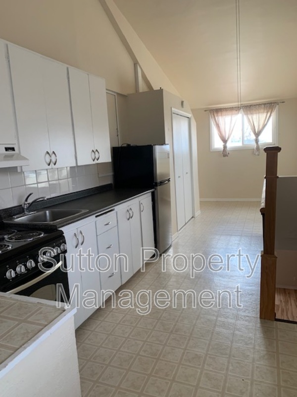 Grande Prairie House: 10120 103 Avenue