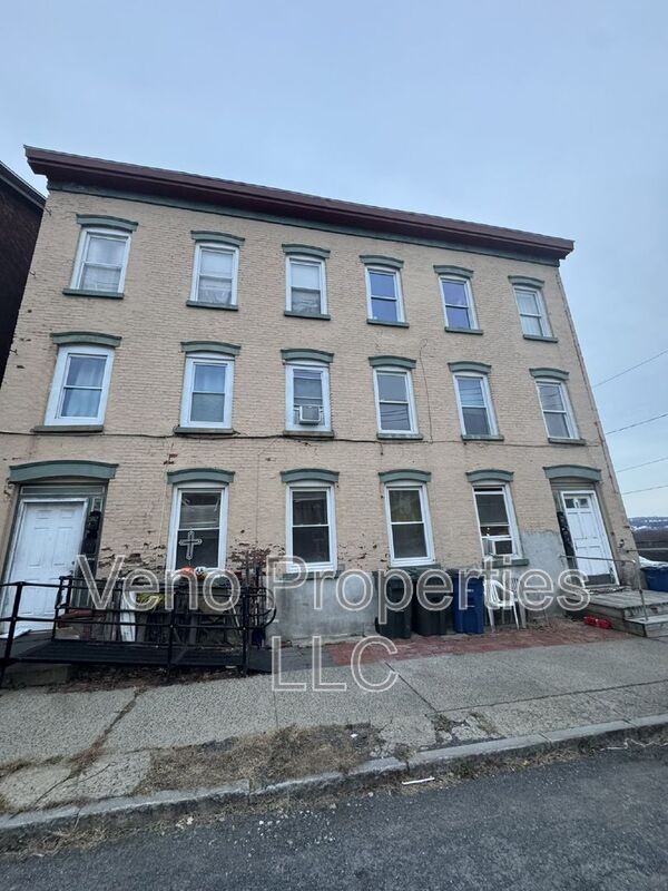 Cohoes House: 1 Cataract Street