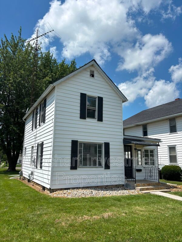 Lima House: 654 S Dana Ave