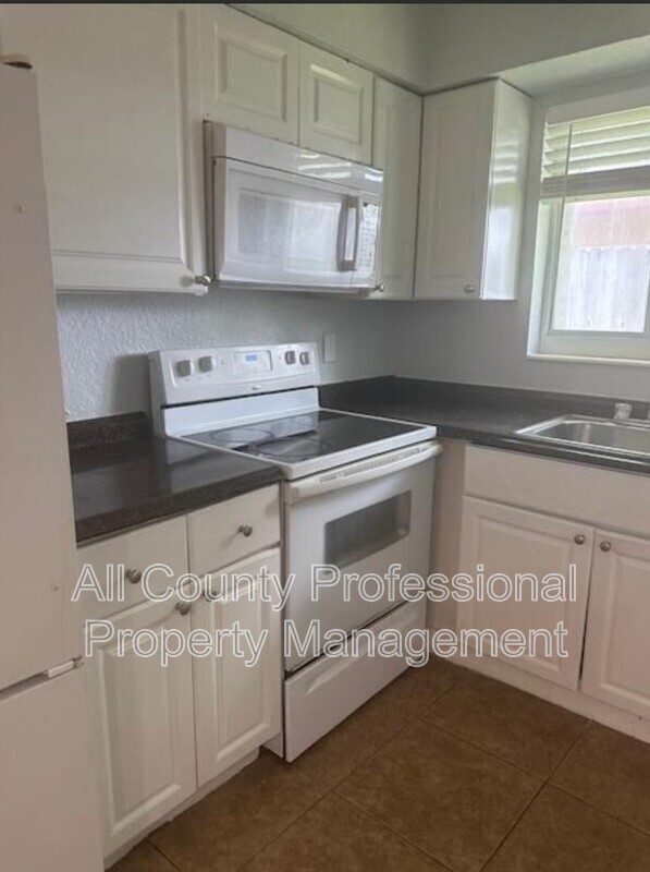 Pompano Beach Condo: 332 SW 2nd Pl