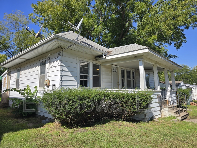 Waterloo House: 124 Moir Street