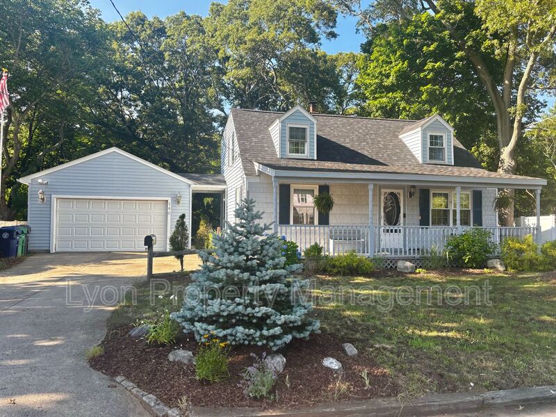 Warwick House: 140 Long View Drive