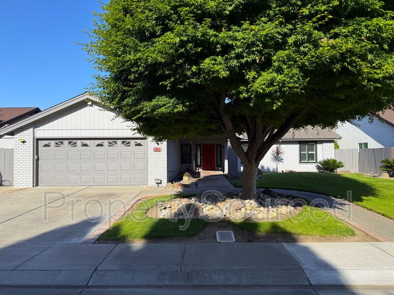 Manteca House: 1351 Aksland Dr