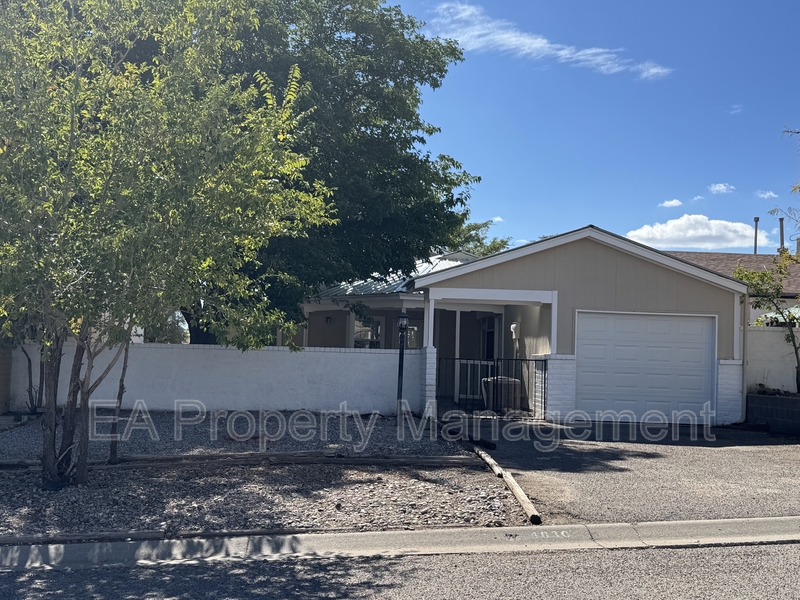 Rio Rancho House: 4830 Aquamarine Dr NE