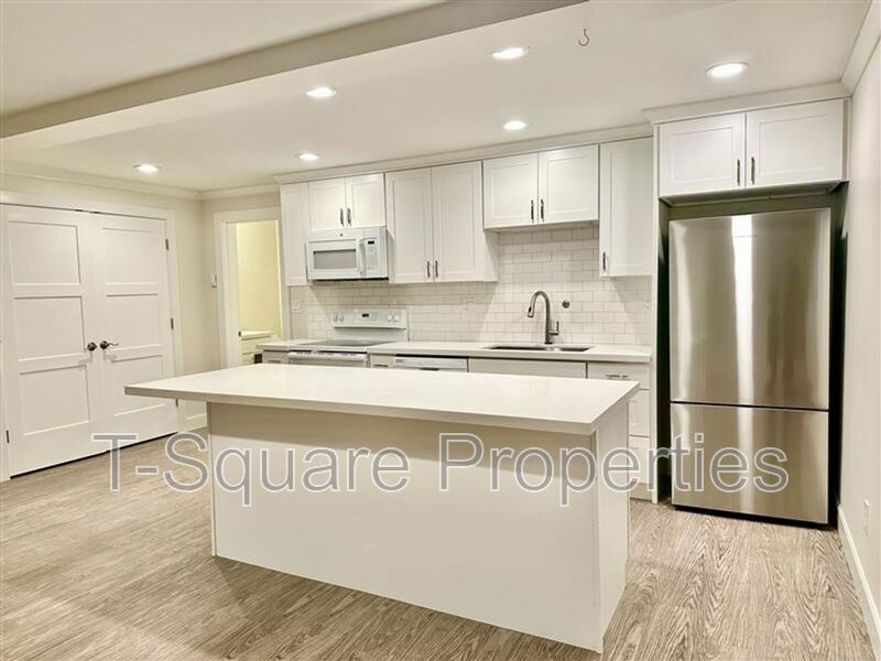 Kirkland House: 325 5th Ave S