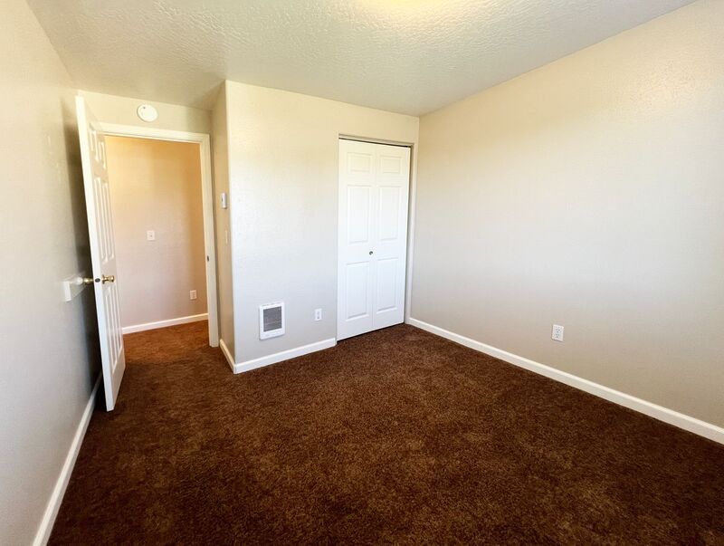 Photo 21 of rental home at 782 North Cloverleaf Loop