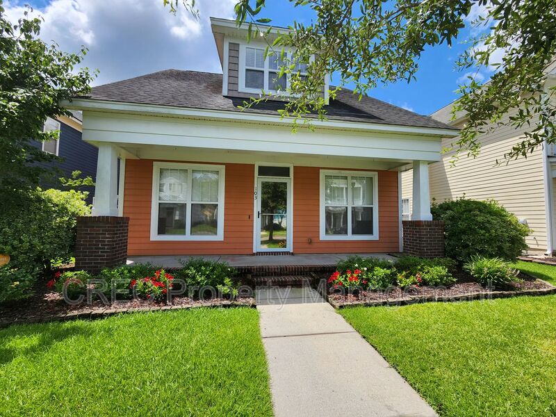 Summerville House: 103 Foxglove Avenue