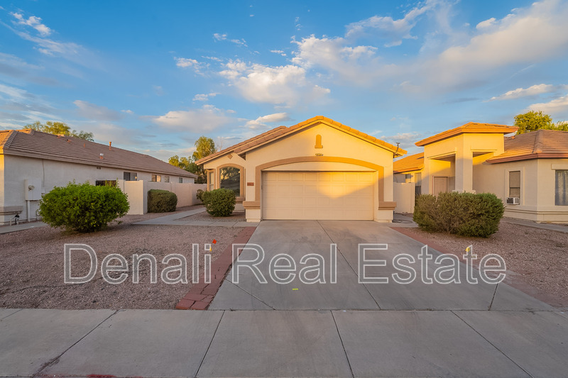 Glendale House: 8815 N. 66th Avenue