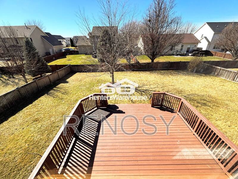 Waukee House: 330 NE Cardinal Ln