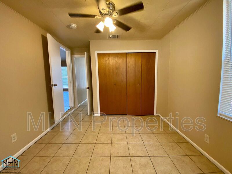 Cozy and bright! 4 bed/2 bath home located near Lackland AFB - Preview 7