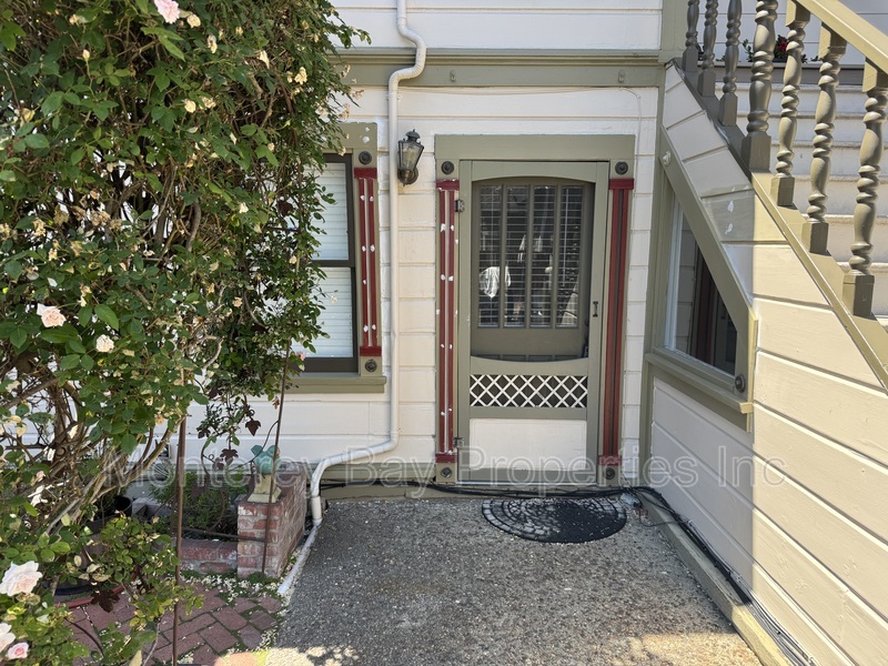 Capitola Condo: 202 Cherry Avenue