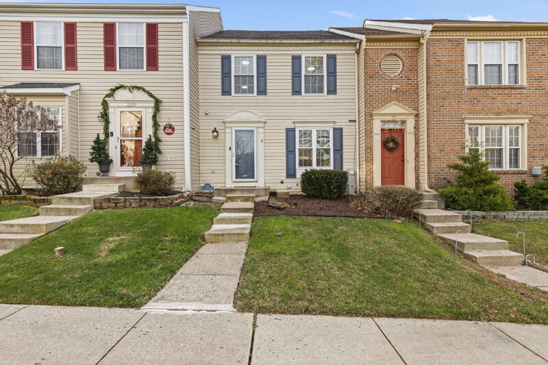 Abingdon Townhome: 335 Fullerton Pl