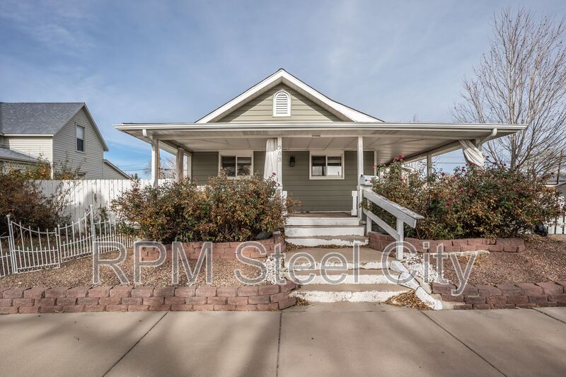 Pueblo House: 903 W 15th St