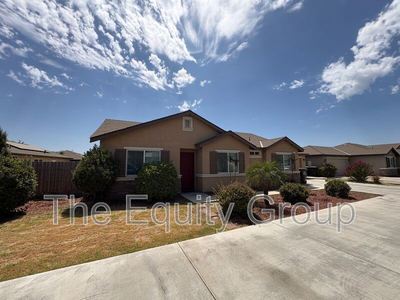Visalia House: 2113 North Highland Street